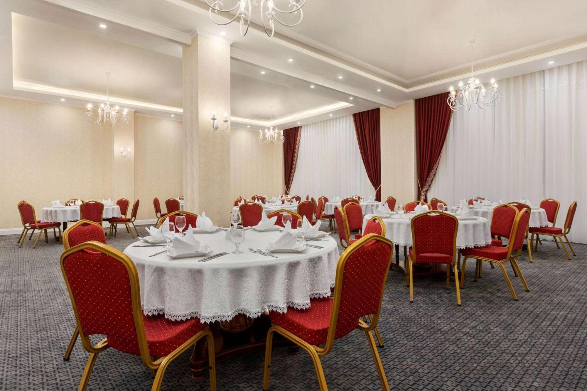 Ramada By Wyndham Shymkent Ξενοδοχείο Εξωτερικό φωτογραφία