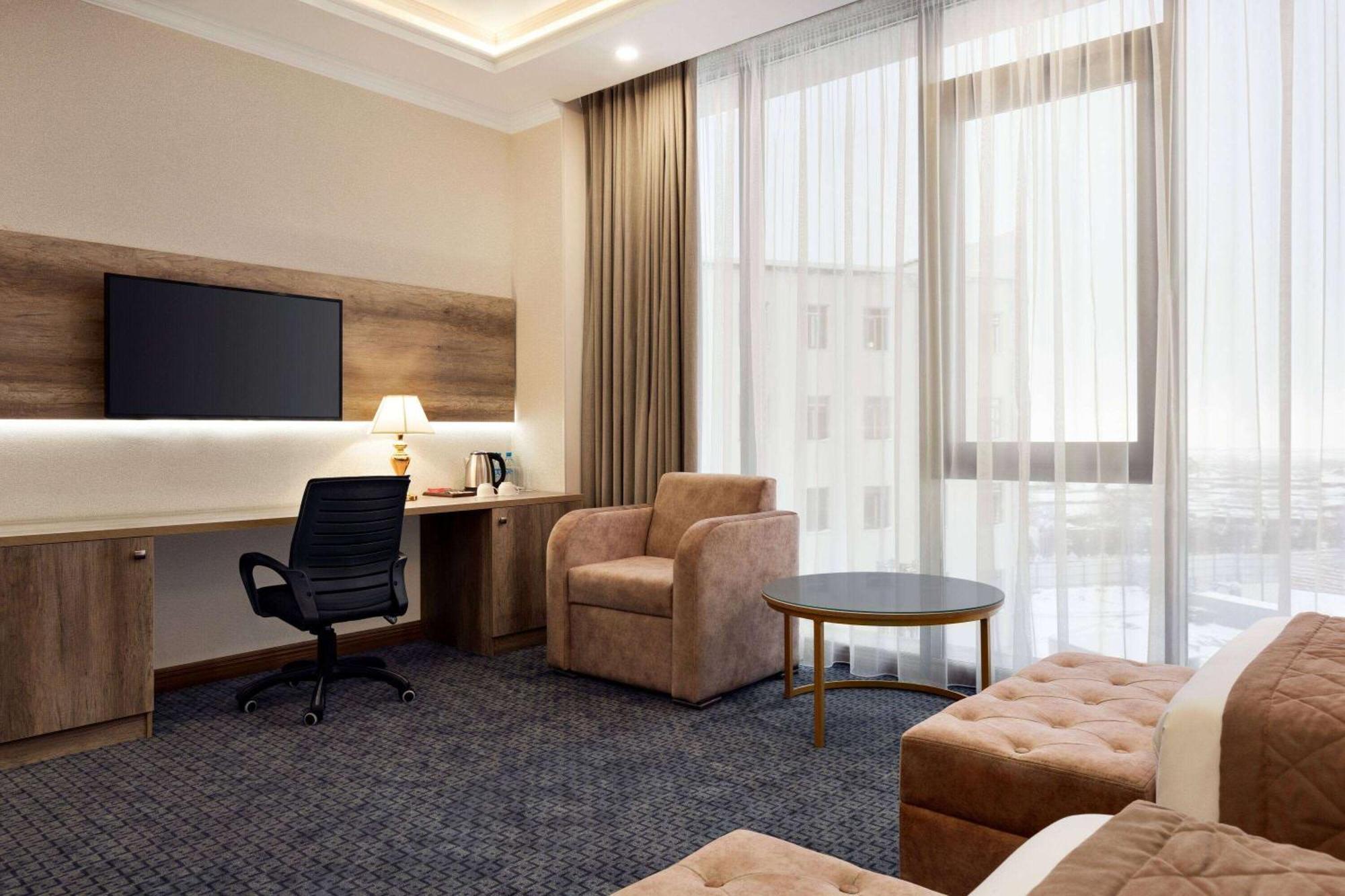 Ramada By Wyndham Shymkent Ξενοδοχείο Εξωτερικό φωτογραφία